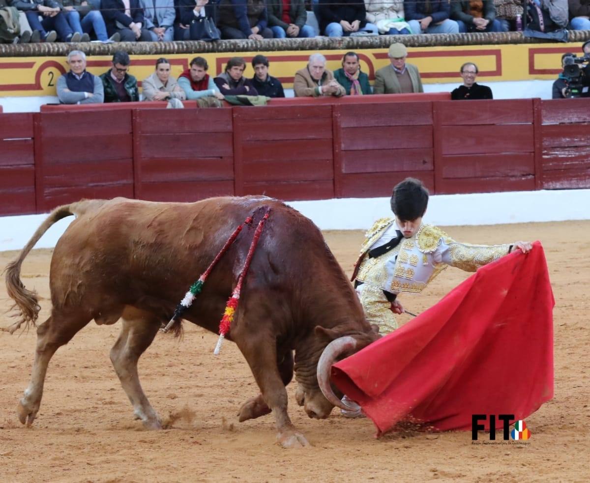 Olivenza volvió a vibrar con los toros a pesar de la lluvia inicial