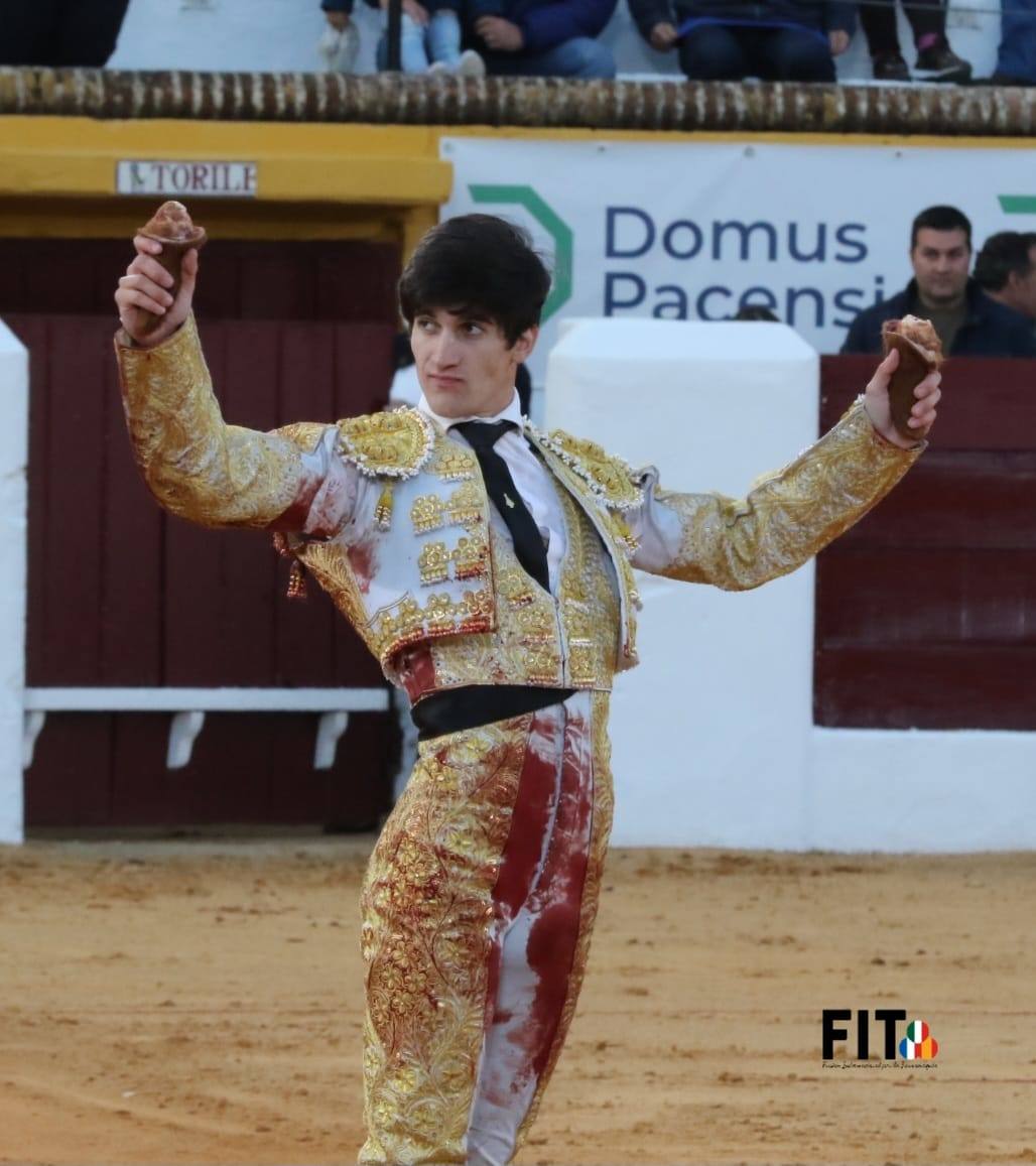 Olivenza volvió a vibrar con los toros a pesar de la lluvia inicial