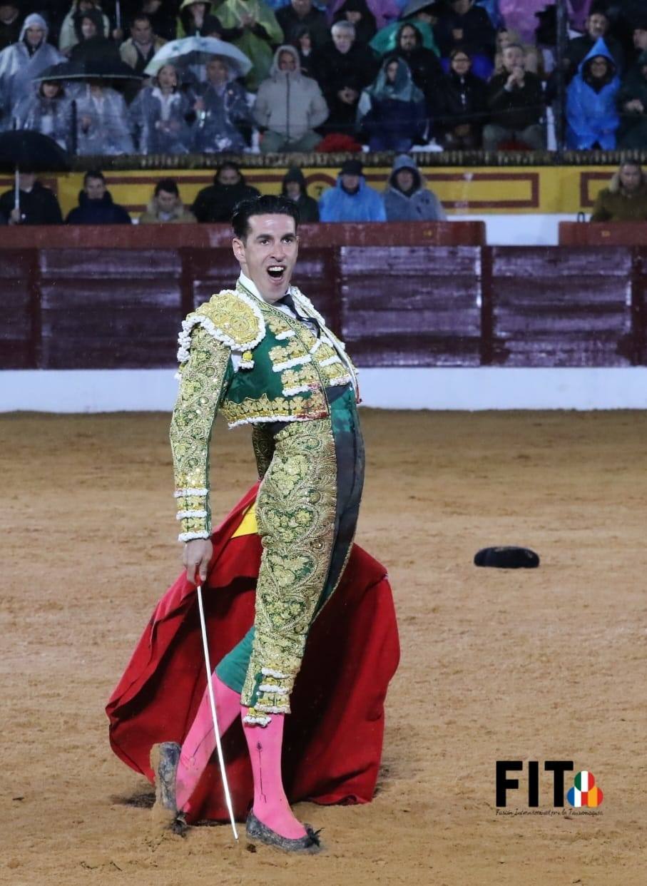 Olivenza volvió a vibrar con los toros a pesar de la lluvia inicial