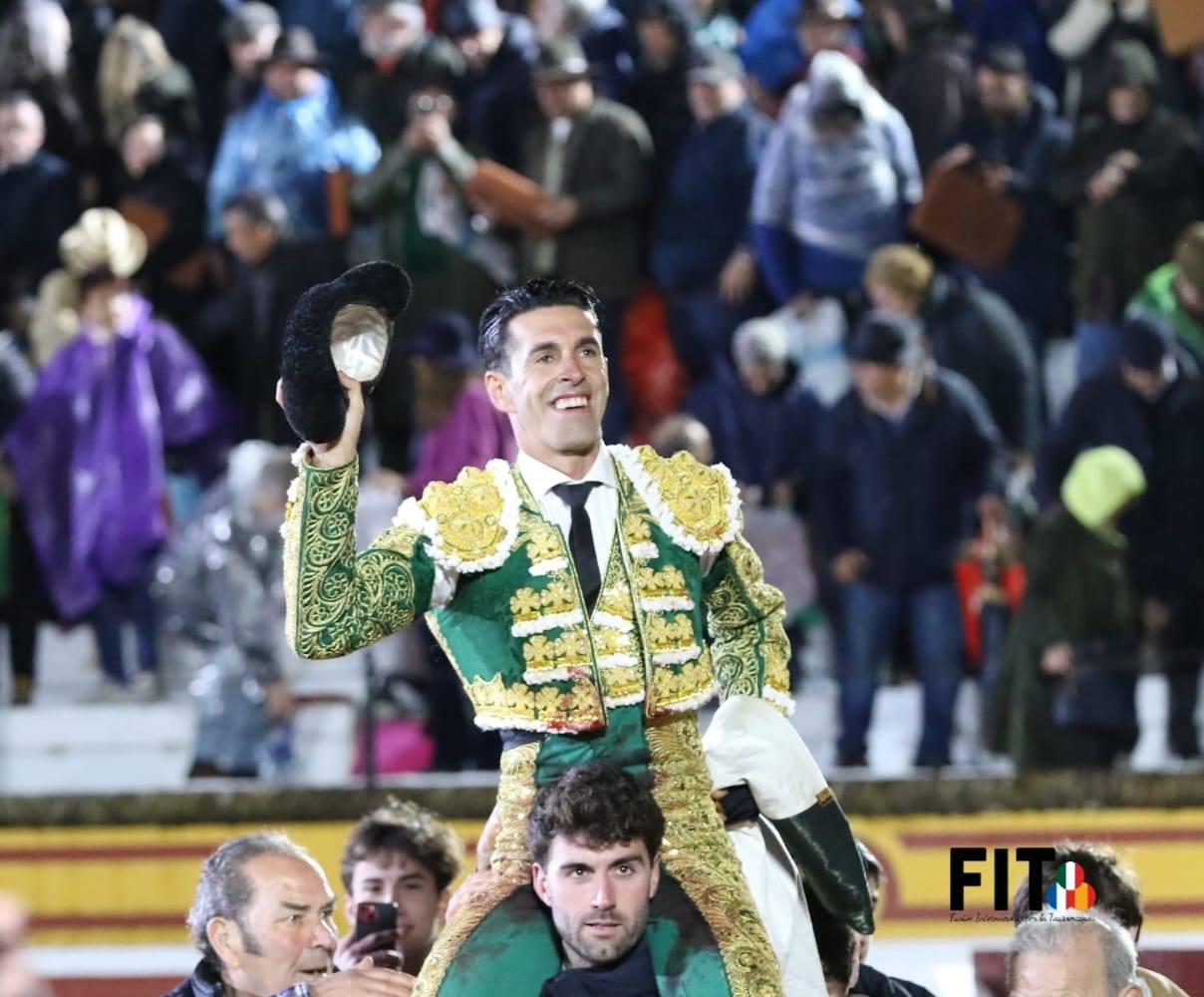 Olivenza volvió a vibrar con los toros a pesar de la lluvia inicial