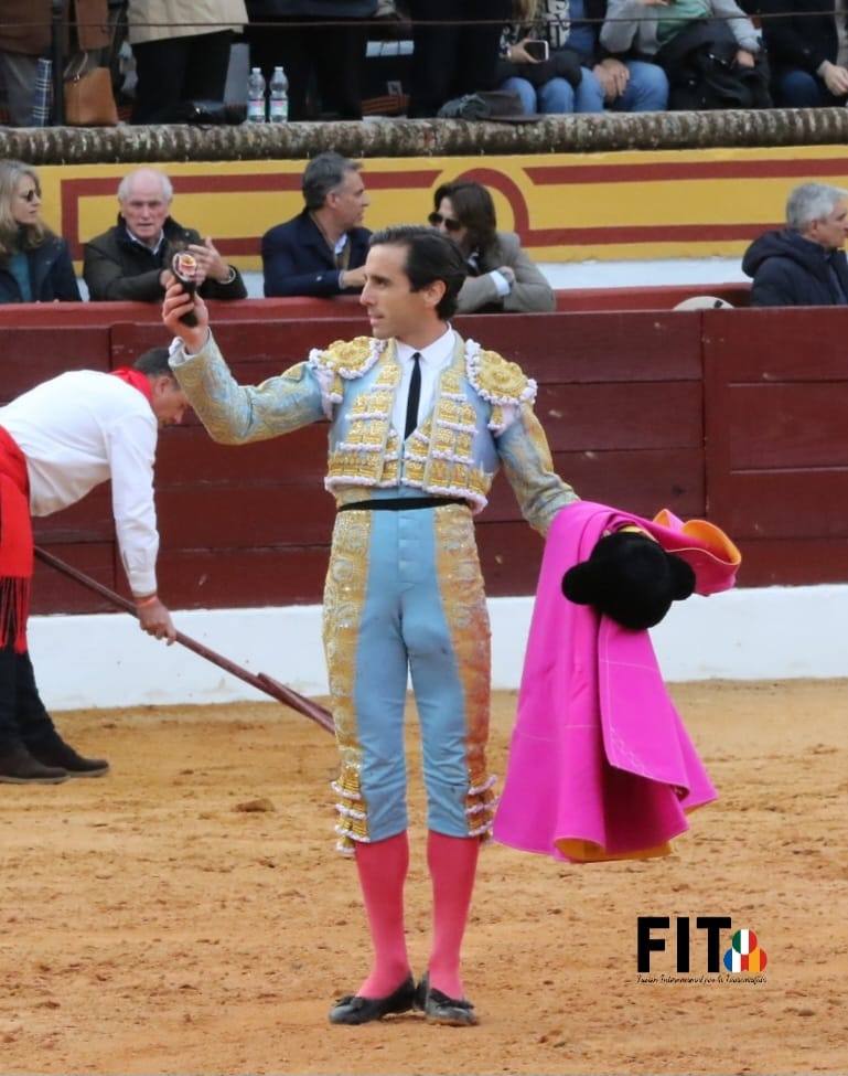 Olivenza volvió a vibrar con los toros a pesar de la lluvia inicial