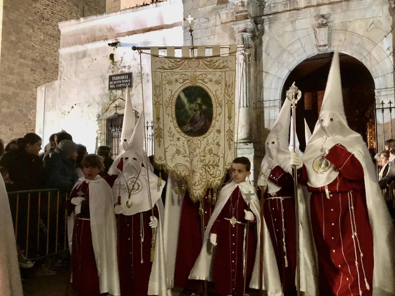 Los actos de la Semana Santa estuvieron supeditados por la lluvia