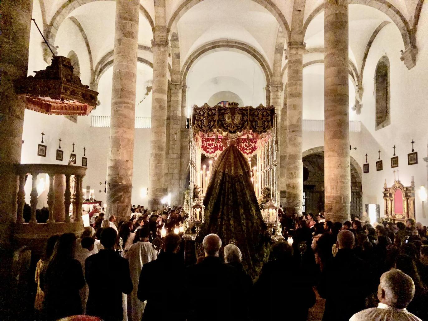 Los actos de la Semana Santa estuvieron supeditados por la lluvia