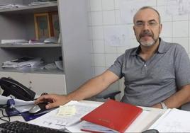 José Serrano, en su despacho de Servicios Sociales del Ayuntamiento de Olivenza.