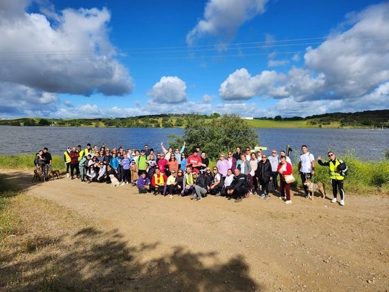 La tercera ruta de 'Camínate Olivenza' congregó a más de un centenar de senderistas