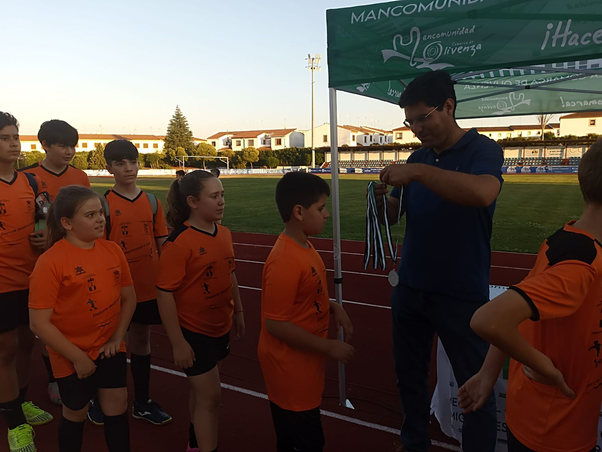 La clausura de la VII Liga de Fútbol reunió a casi 400 deportistas de la Comarca