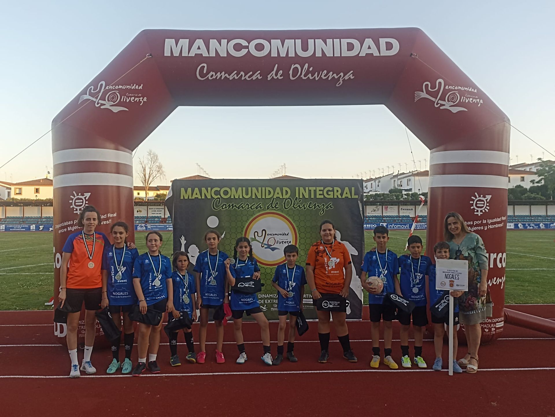 La clausura de la VII Liga de Fútbol reunió a casi 400 deportistas de la Comarca