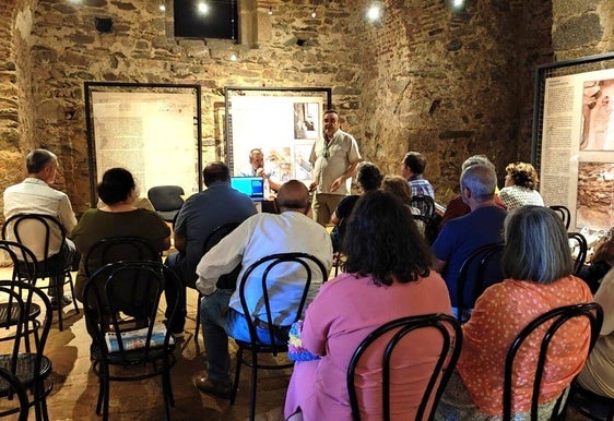 Fermín Mayorga, dio a conocer las Leyendas Ancestrales de Olivenza en la presentación de su libro