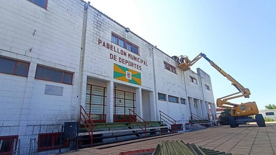 Arrancan las labores de sustitución de las cubiertas laterales de la cubierta del Pabellón