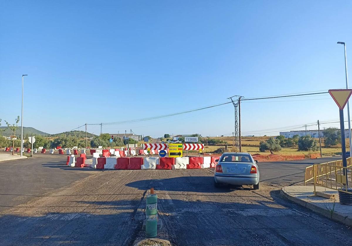 Para seguir la EX-107, debido a las obras de la glorieta, los conductores deberán tomar un desvío
