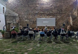 El FIC se desarrolla en el patio de armas del Castillo.
