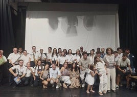 Foto de familia de los premiados ayer.