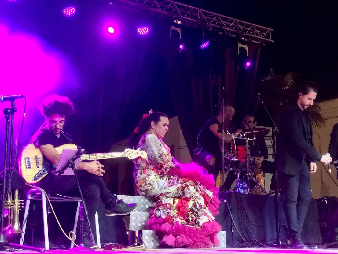 Los oliventinos mostraron su fervor por la Virgen de Guadalupe en el Día de Extremadura