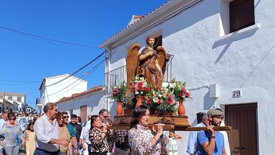 San Rafael Arcángel recorrió en procesión la pedanía por su festividad