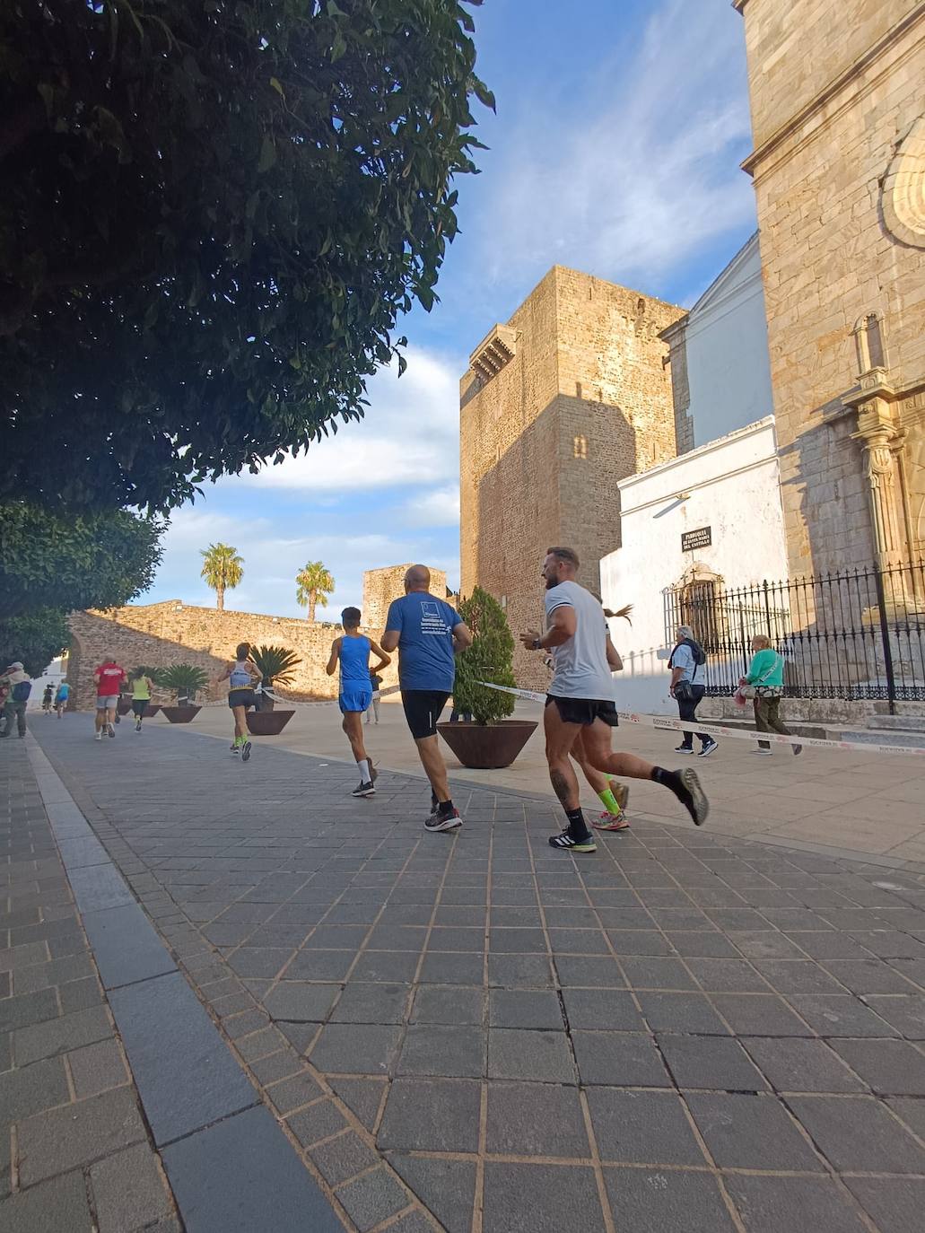 La III Carrera Popular de Olivenza reúne a corredores de toda la región