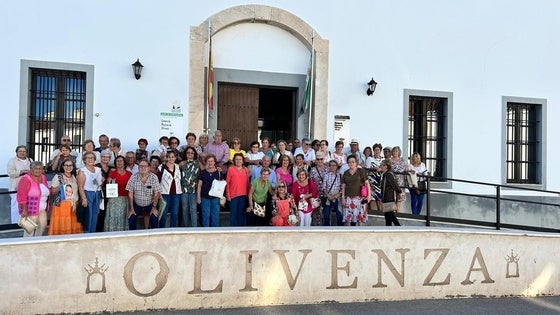 Más de cincuenta mayores disfrutaron de la merienda ofrecida por el Ayuntamiento en el Centro
