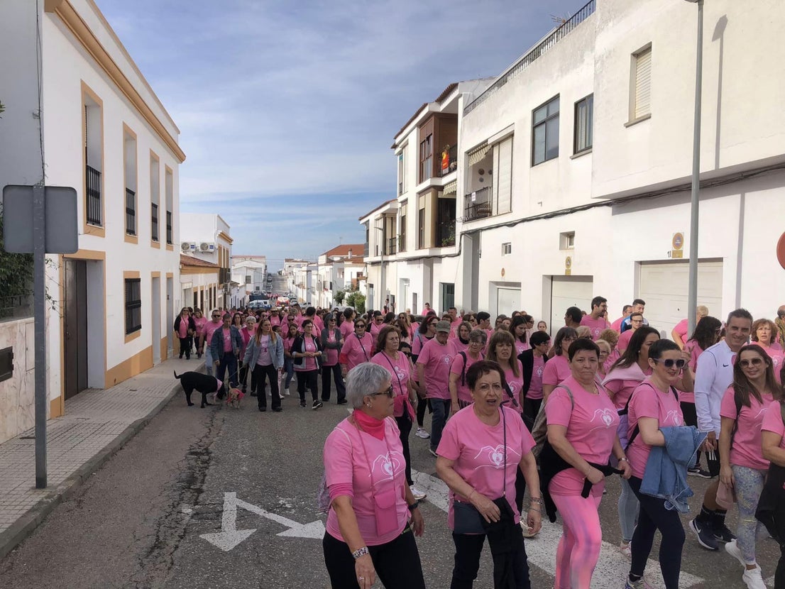 Un año más los ciudadanos se vuelcan con la marcha contra el cáncer de mama