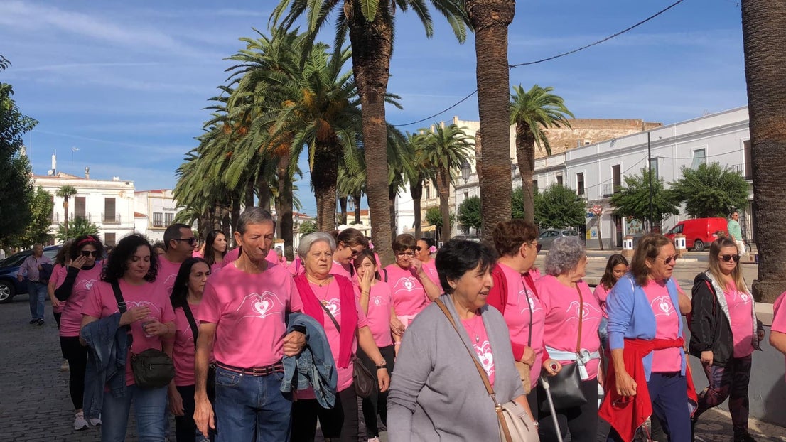 Un año más los ciudadanos se vuelcan con la marcha contra el cáncer de mama