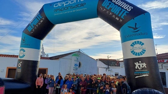 Más de 200 senderistas se dieron cita en la I Ruta Al(mor)
