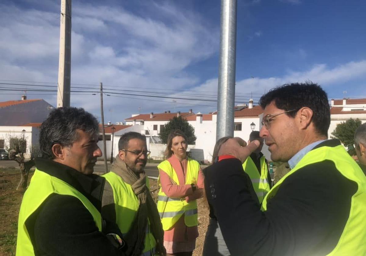Inaugurada la glorieta que une las carreteras BA-103 con la EX-107