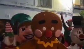 Algunos de los personajes del pasacalles de 2023.