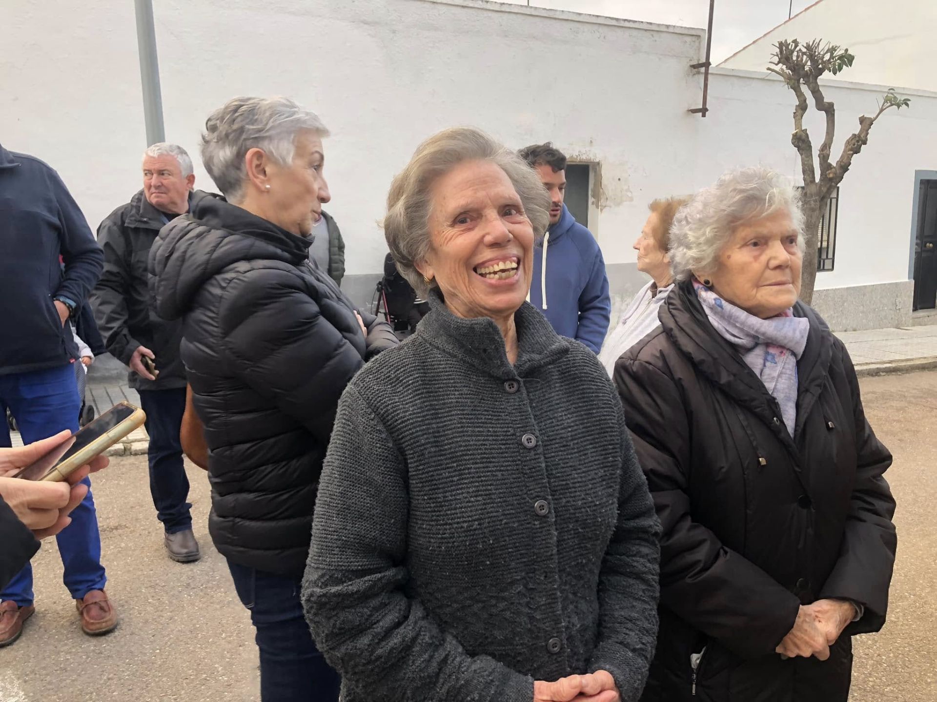 Castora recibe un merecido homenaje por su labor sacrificada y solidaria con sus vecinos