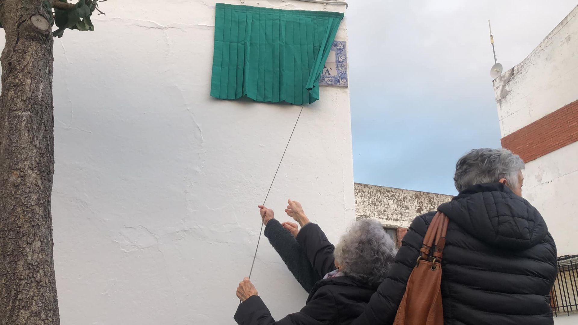 Castora recibe un merecido homenaje por su labor sacrificada y solidaria con sus vecinos