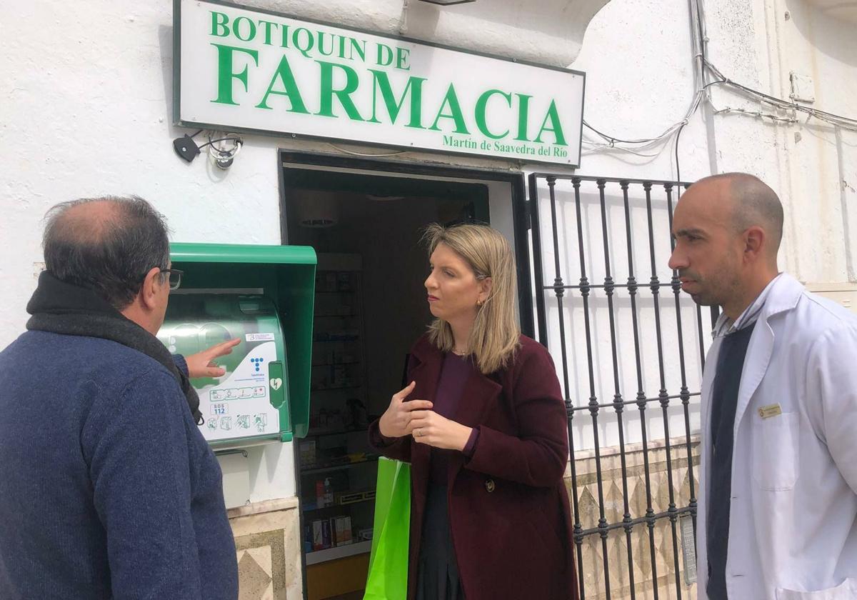 El punto se ha instladao en la fachada de la farmacia.