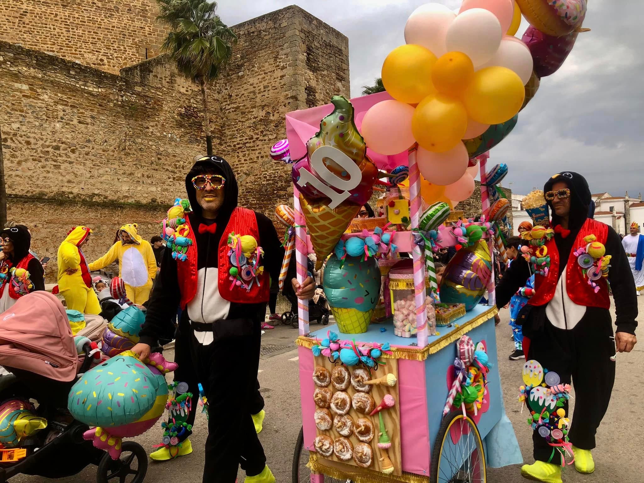 El mal tiempo no consiguió disminuir las ganas de carnaval de los oliventinos
