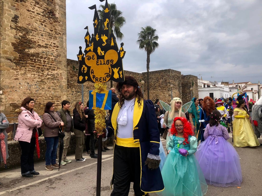 El mal tiempo no consiguió disminuir las ganas de carnaval de los oliventinos