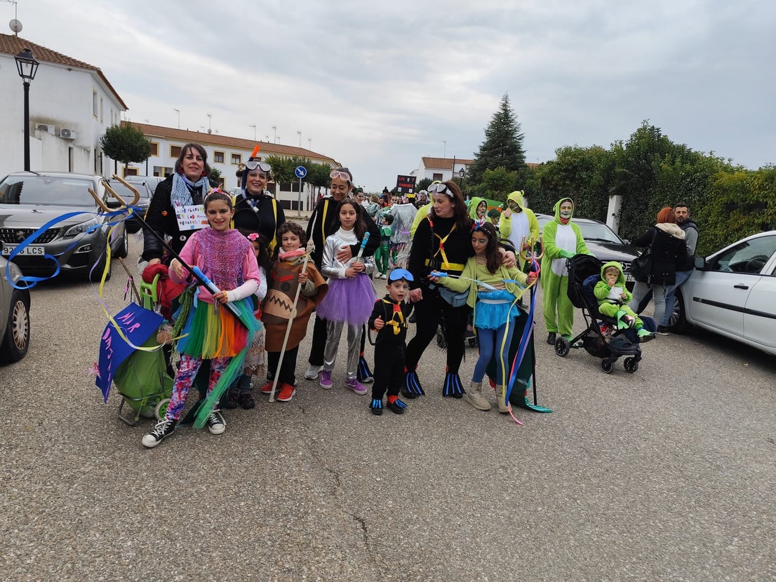 El mal tiempo no consiguió disminuir las ganas de carnaval de los oliventinos