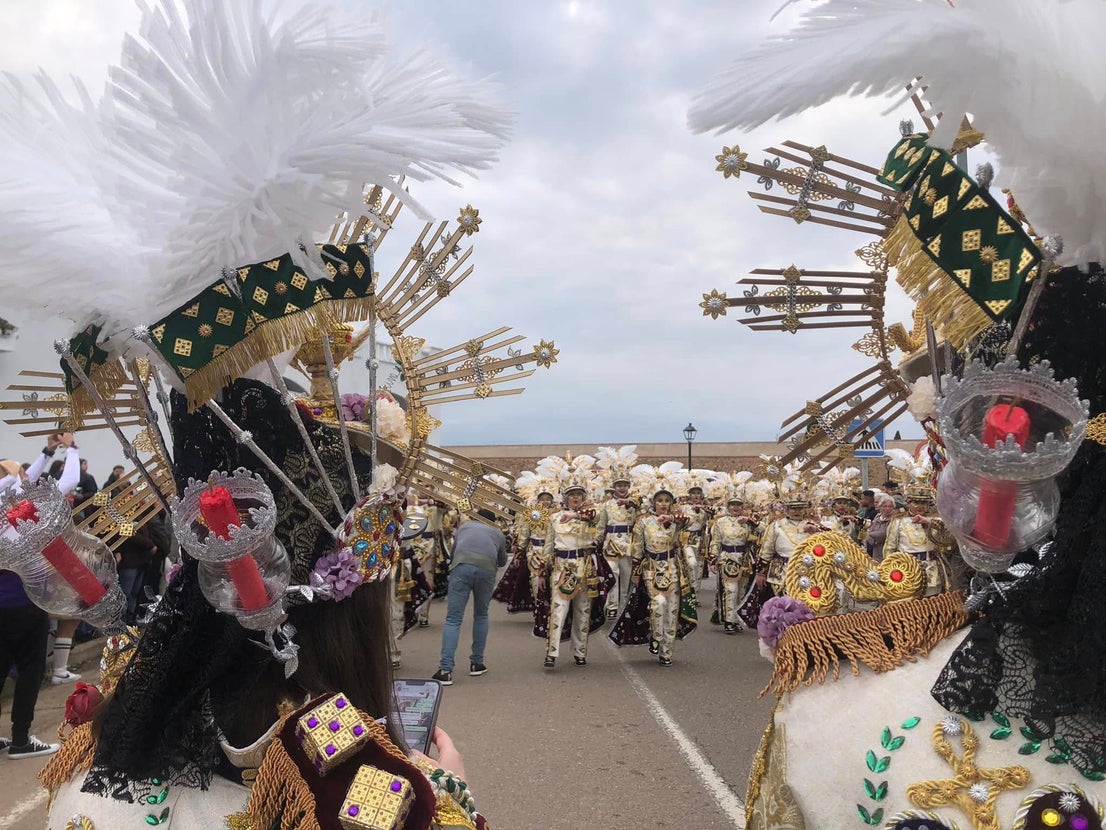 El mal tiempo no consiguió disminuir las ganas de carnaval de los oliventinos