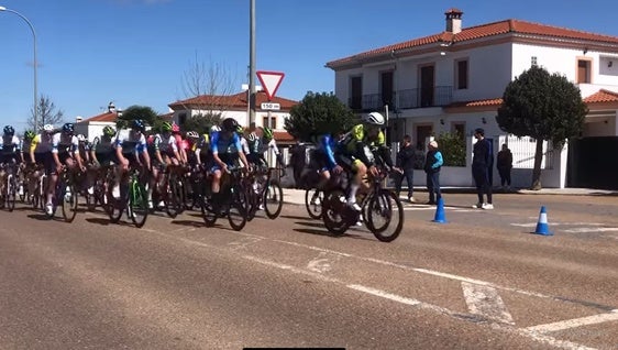 La 30ª vuelta ciclista a Extremadura cruzó Olivenza