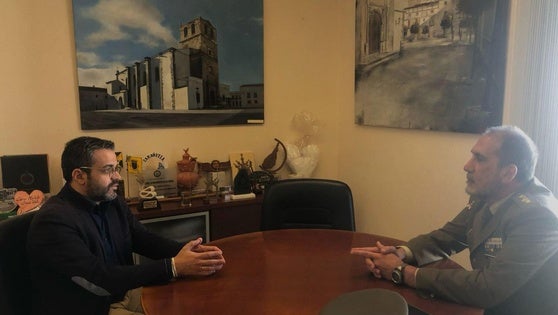 El regidor se reúne con el delegado de Defensa en Extremadura Ramón Ignacio Balsera