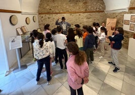 los alumnos visitaron el Museo Etnográfico.