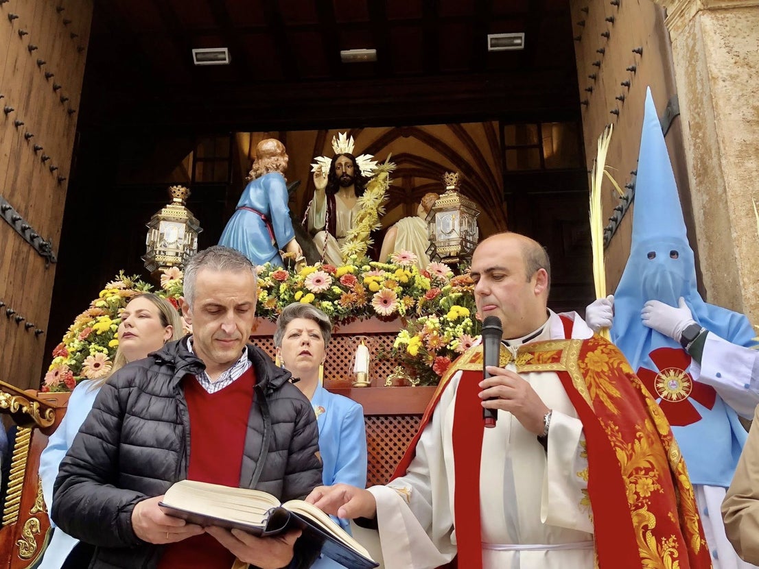 Decenas de niños vestidos de hebreos asistieron a la procesión de La Burriquita