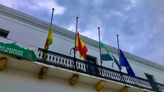 El Ayuntamiento luce las banderas a media asta en señal de luto por el fallecimiento del Papa Francisco