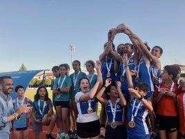 El equipo disfrutó de la victoria.