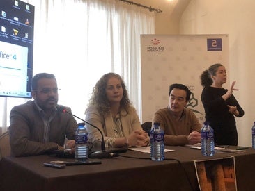 Una veintena de profesionales asisten a la jornada de 'Turismo Accesible'