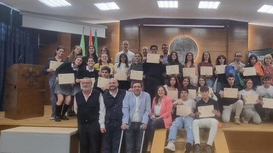El IES Puente Ajuda gana un galardón en los Premios Investigar en Ciencias de la UEx