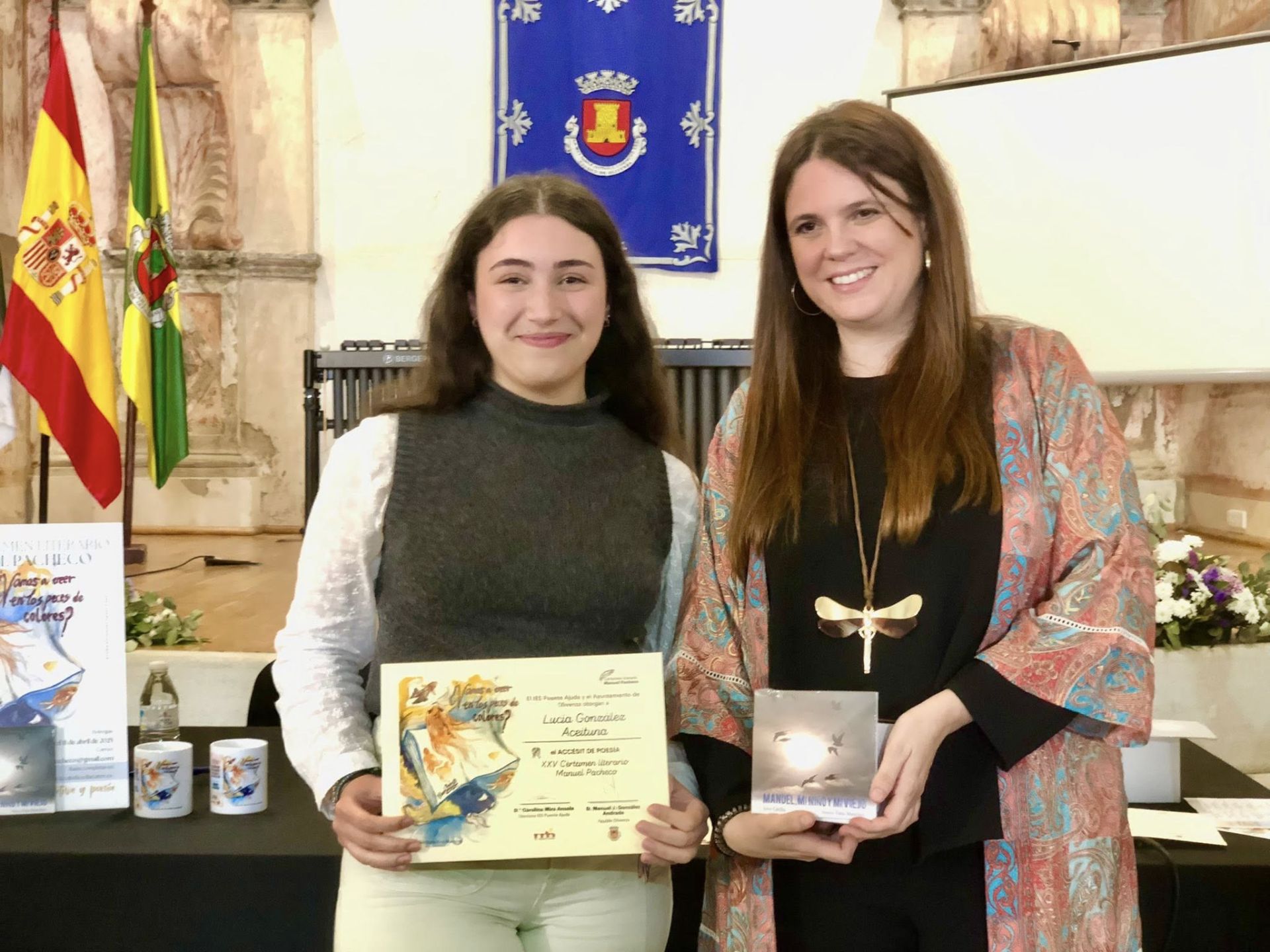 La presentación de 'La hija de la novicia' de la oliventina Elena Álvarez cerró la Semana del Libro