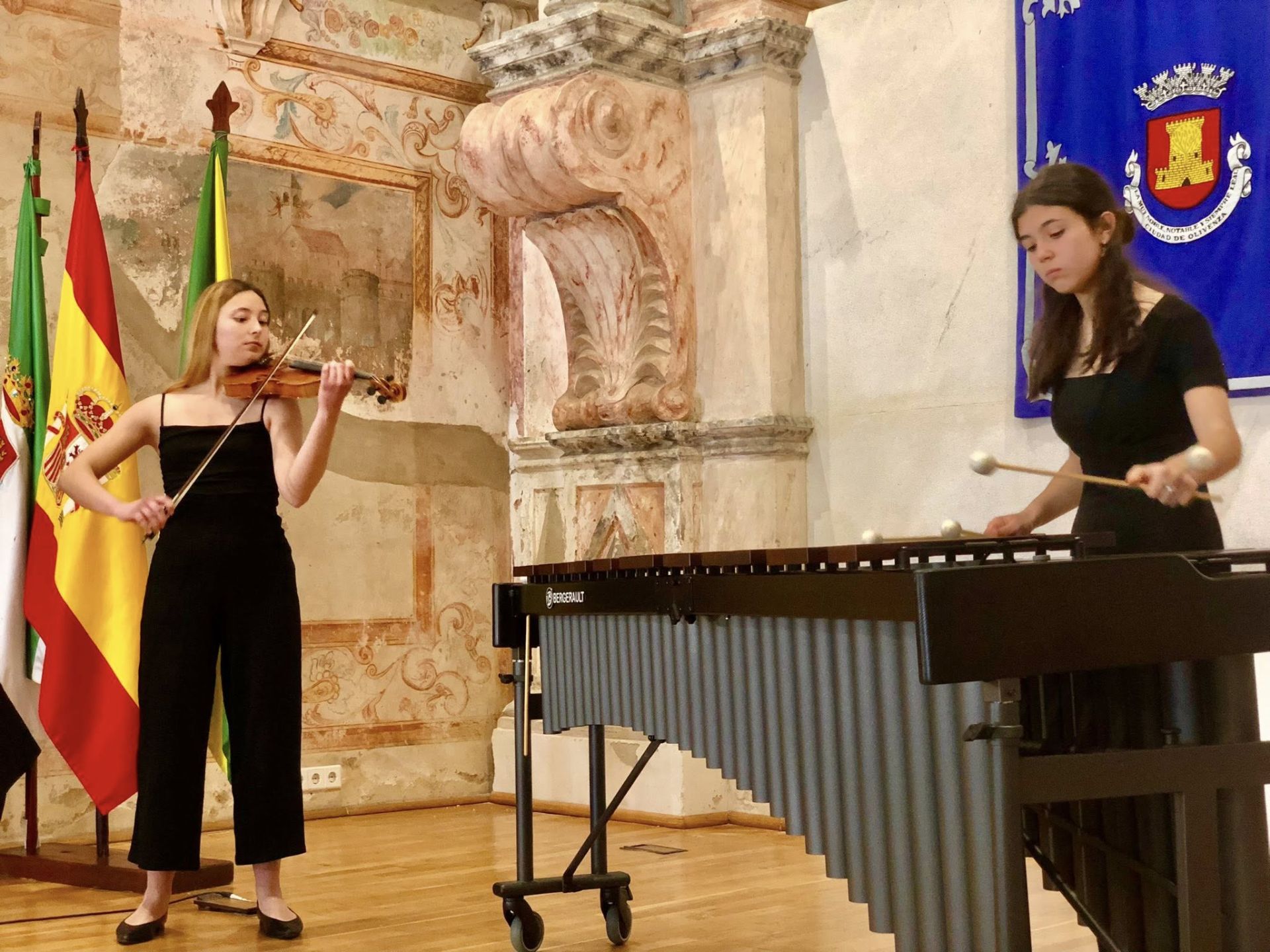 La presentación de 'La hija de la novicia' de la oliventina Elena Álvarez cerró la Semana del Libro