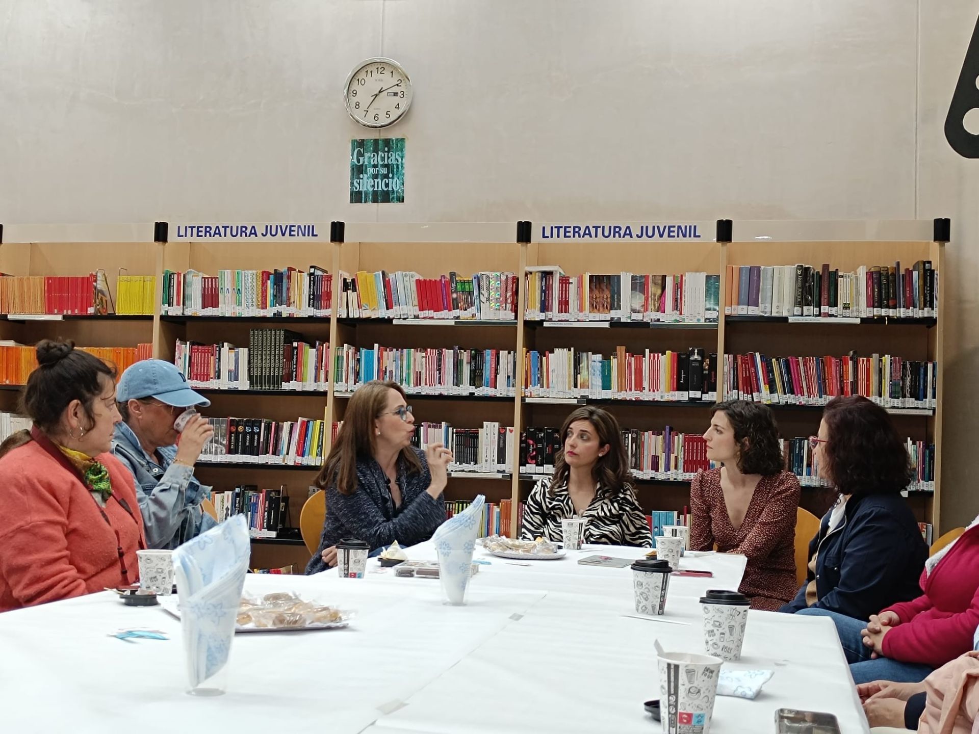 La presentación de 'La hija de la novicia' de la oliventina Elena Álvarez cerró la Semana del Libro
