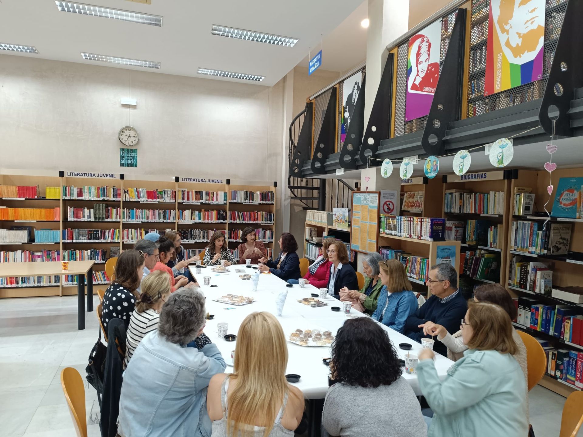 La presentación de 'La hija de la novicia' de la oliventina Elena Álvarez cerró la Semana del Libro