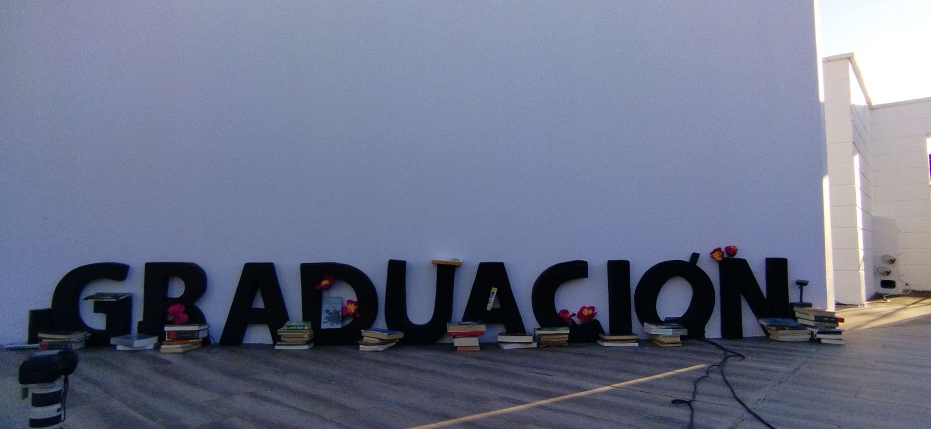 El alumnado del IES Puente Ajuda celebra su graduación de Bachillerato