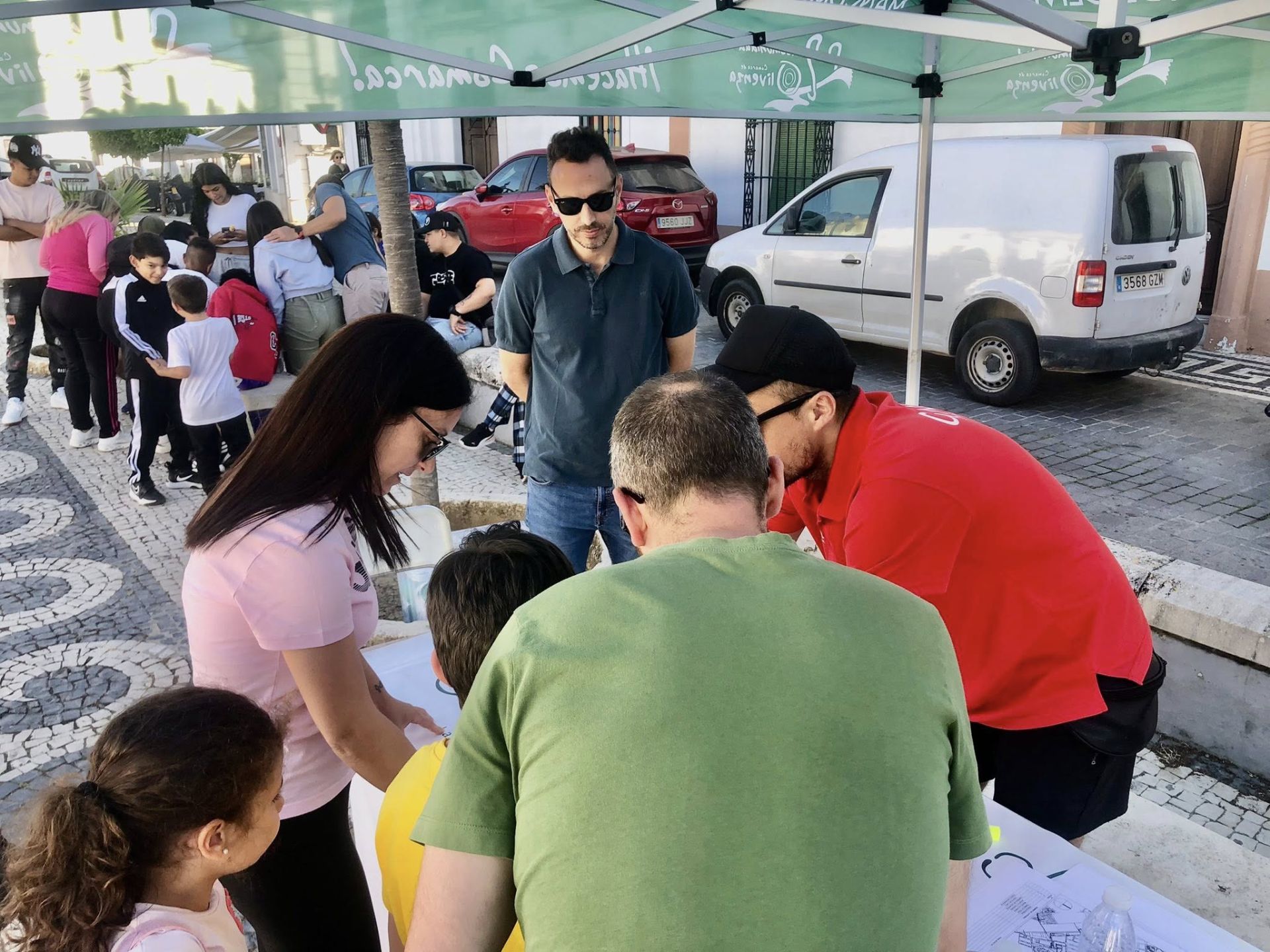 Unas cien personas disfrutan de la Gymkana Familiar en diferentes espacios