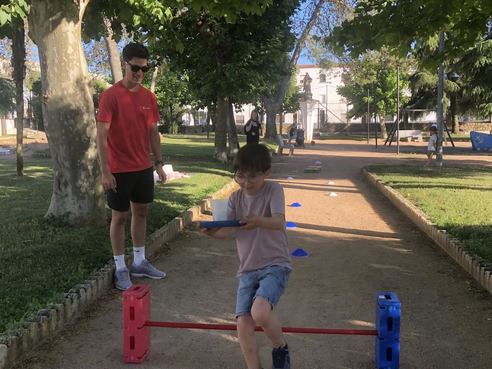 Unas cien personas disfrutan de la Gymkana Familiar en diferentes espacios