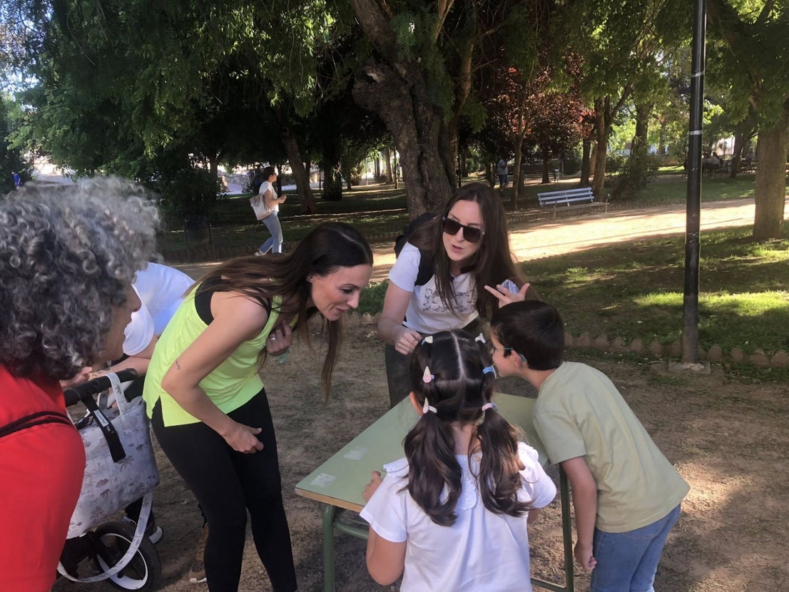 Unas cien personas disfrutan de la Gymkana Familiar en diferentes espacios