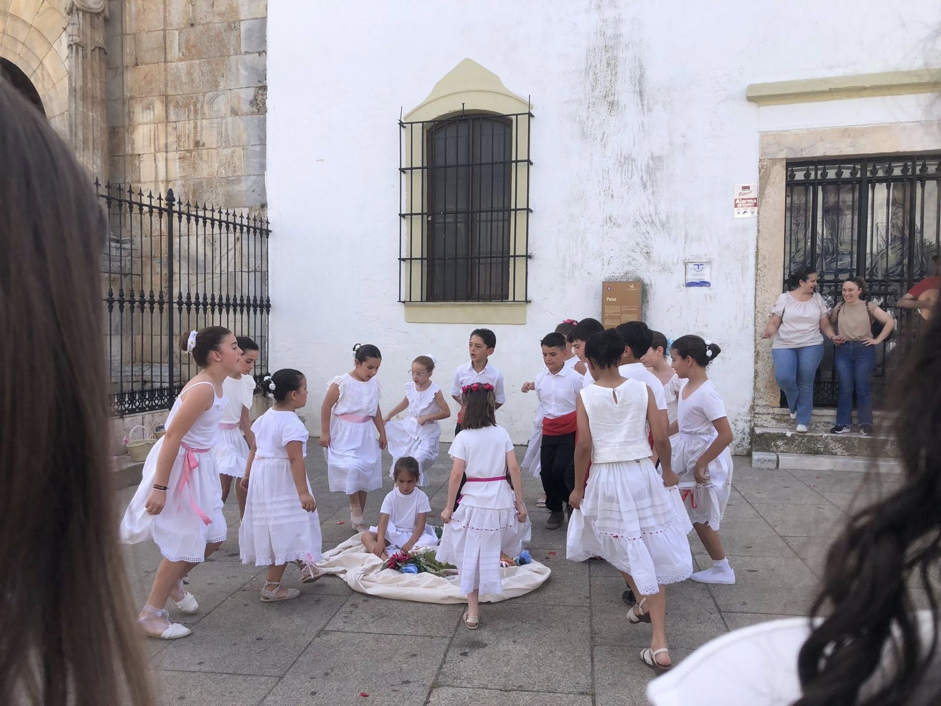 Un año más la tradición de La Maya alegró las calles de Olivenza
