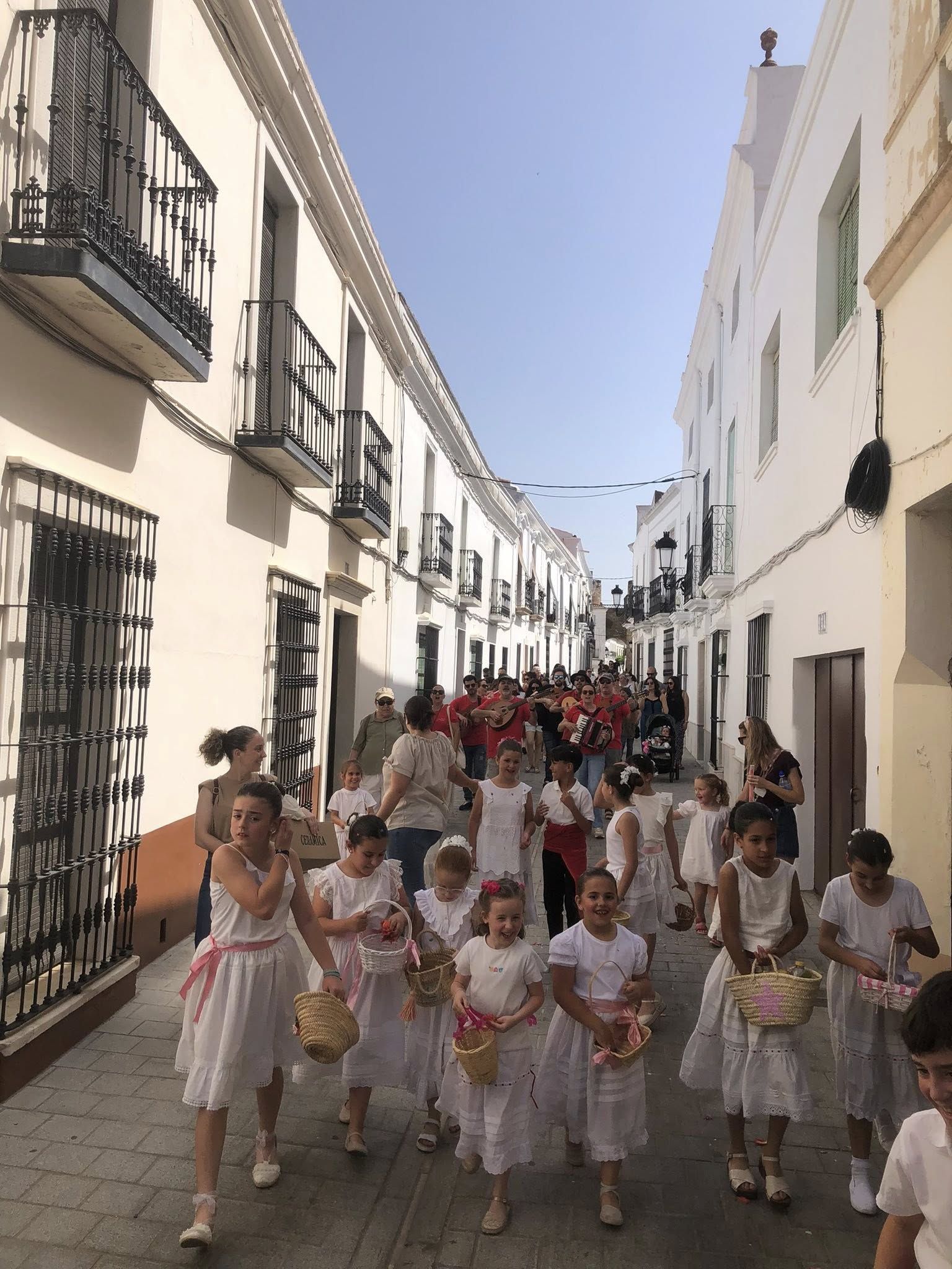 Un año más la tradición de La Maya alegró las calles de Olivenza